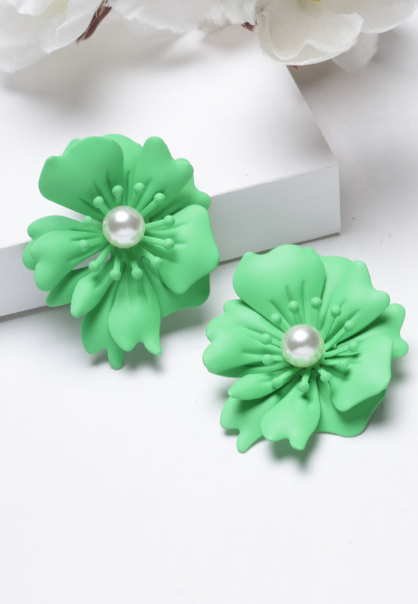 Boucles d'oreilles à tige en perles florales en vert